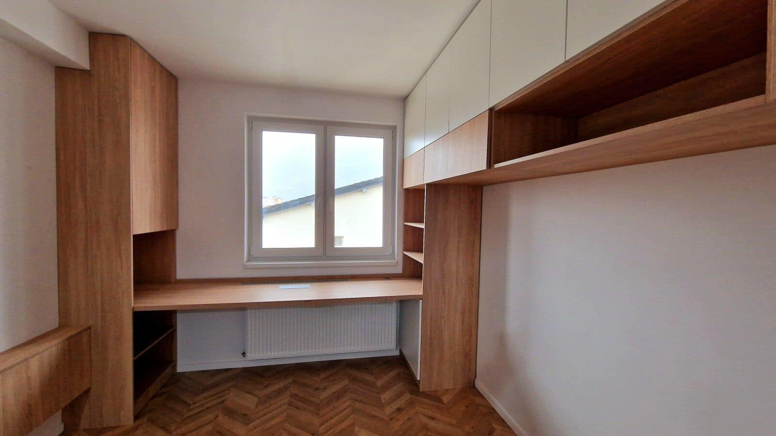 Birou — Apartament în Șelimbăr — alb, gri și lemn