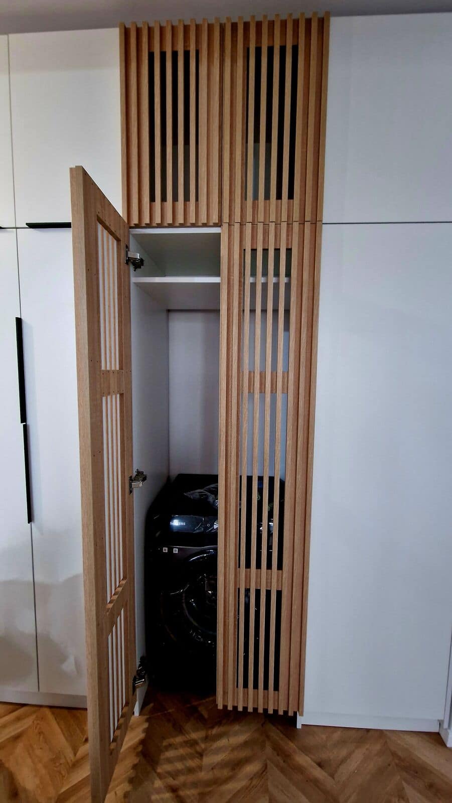 Hol — Apartament în Șelimbăr — alb, gri și lemn