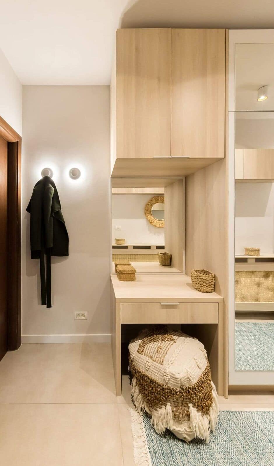 Hol — Apartament cu note naturale
