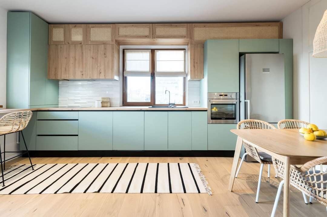 Living și bucătărie — Apartament cu note naturale