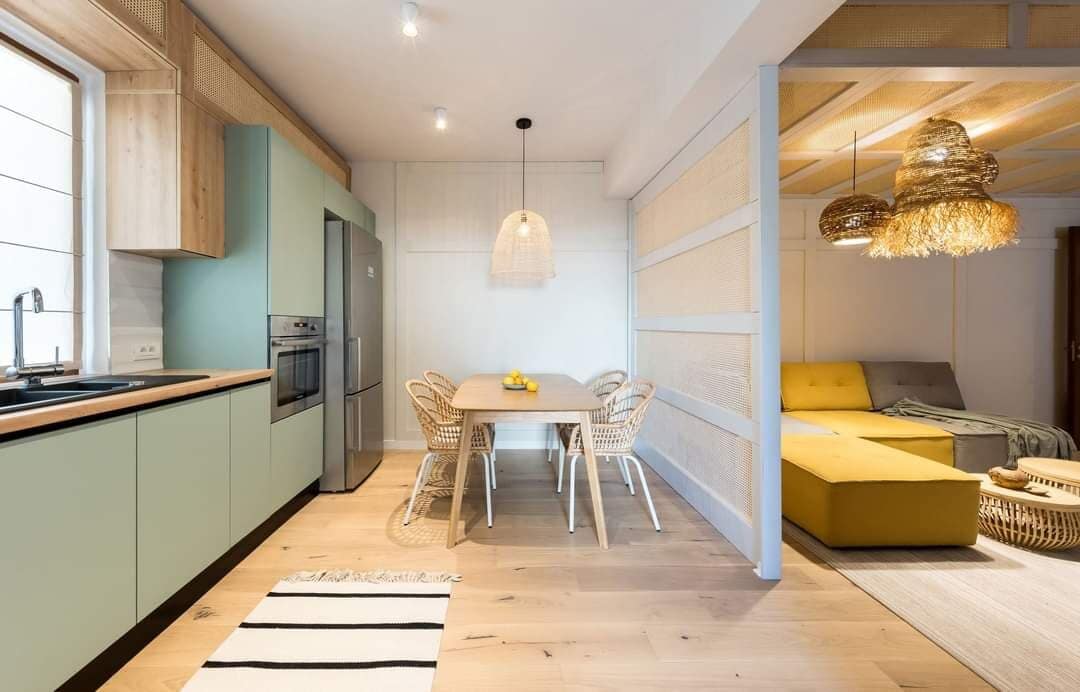 Living și bucătărie — Apartament cu note naturale