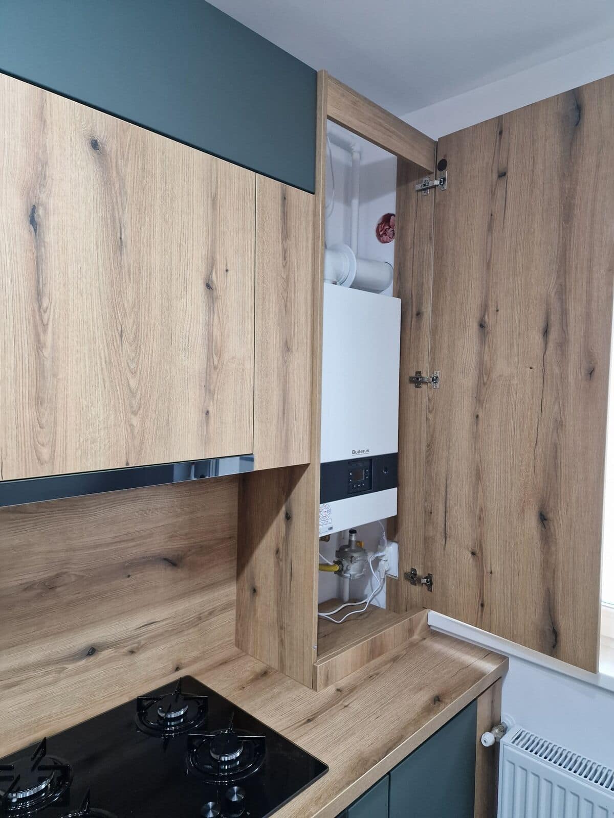 Bucătărie — Apartament în Șelimbăr — verde și lemn
