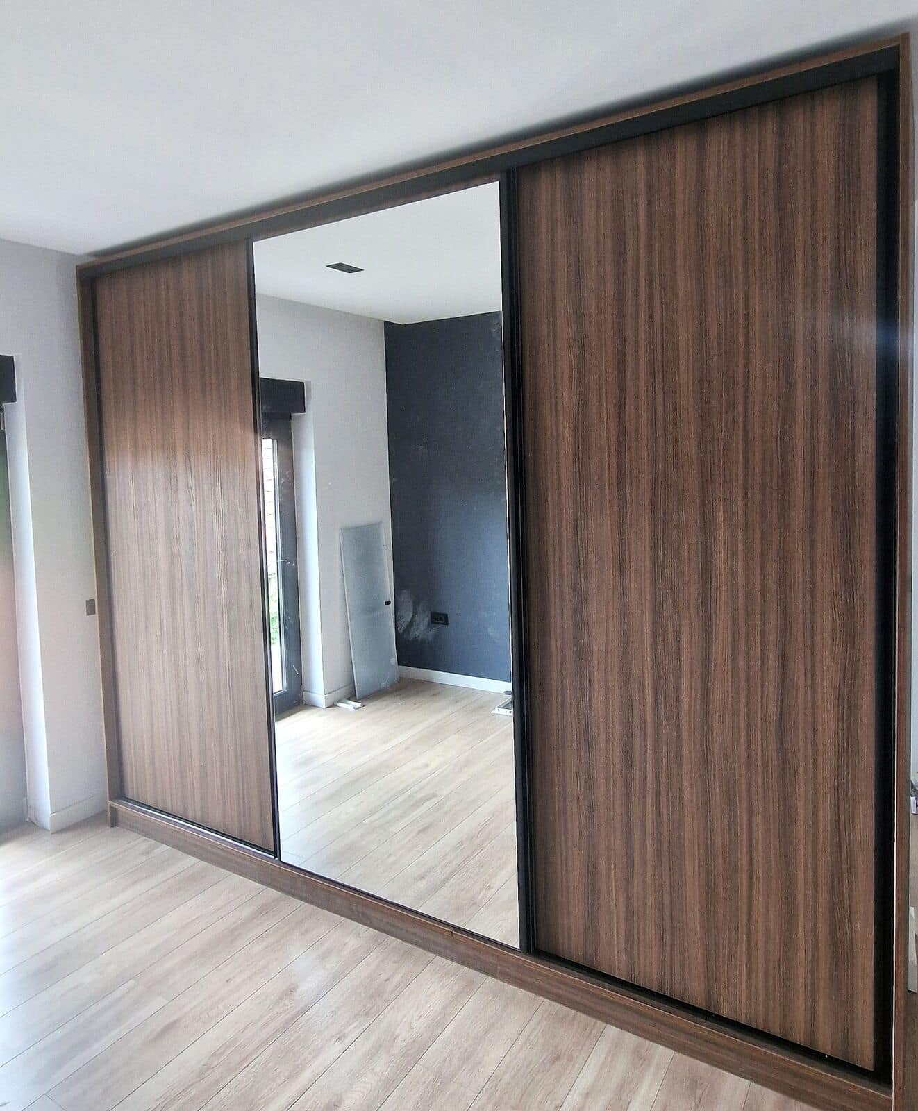 Dressinguri și dulapuri
