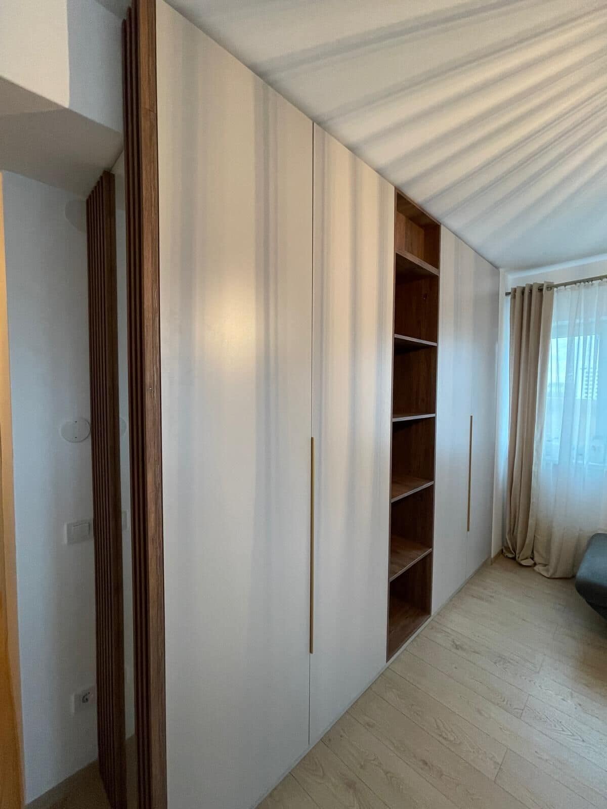 Dressinguri și dulapuri