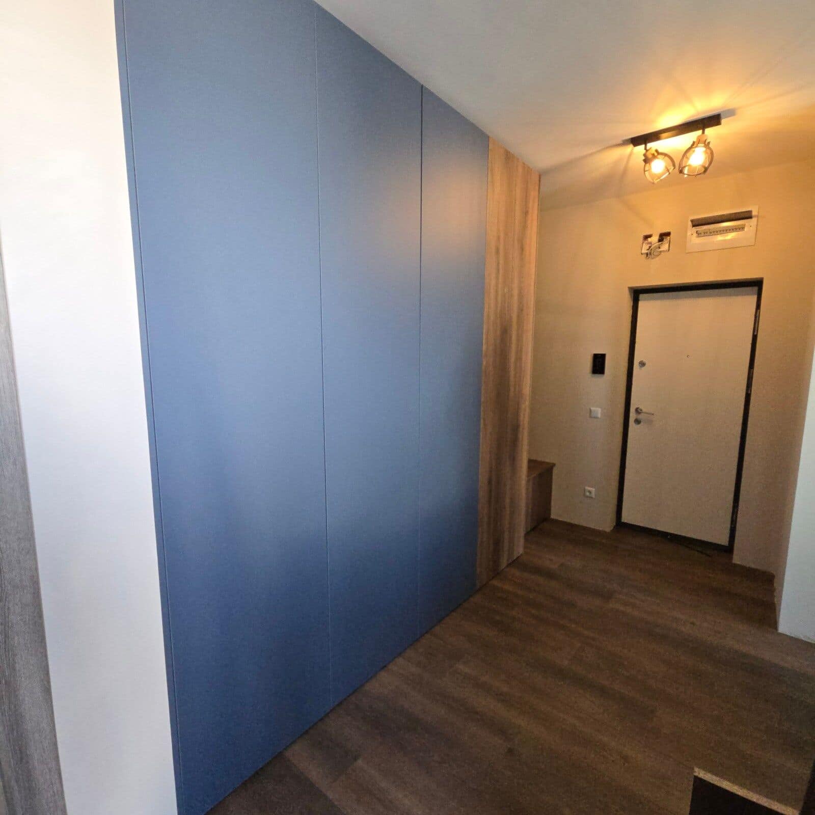 Hol — Apartament în Nependorf