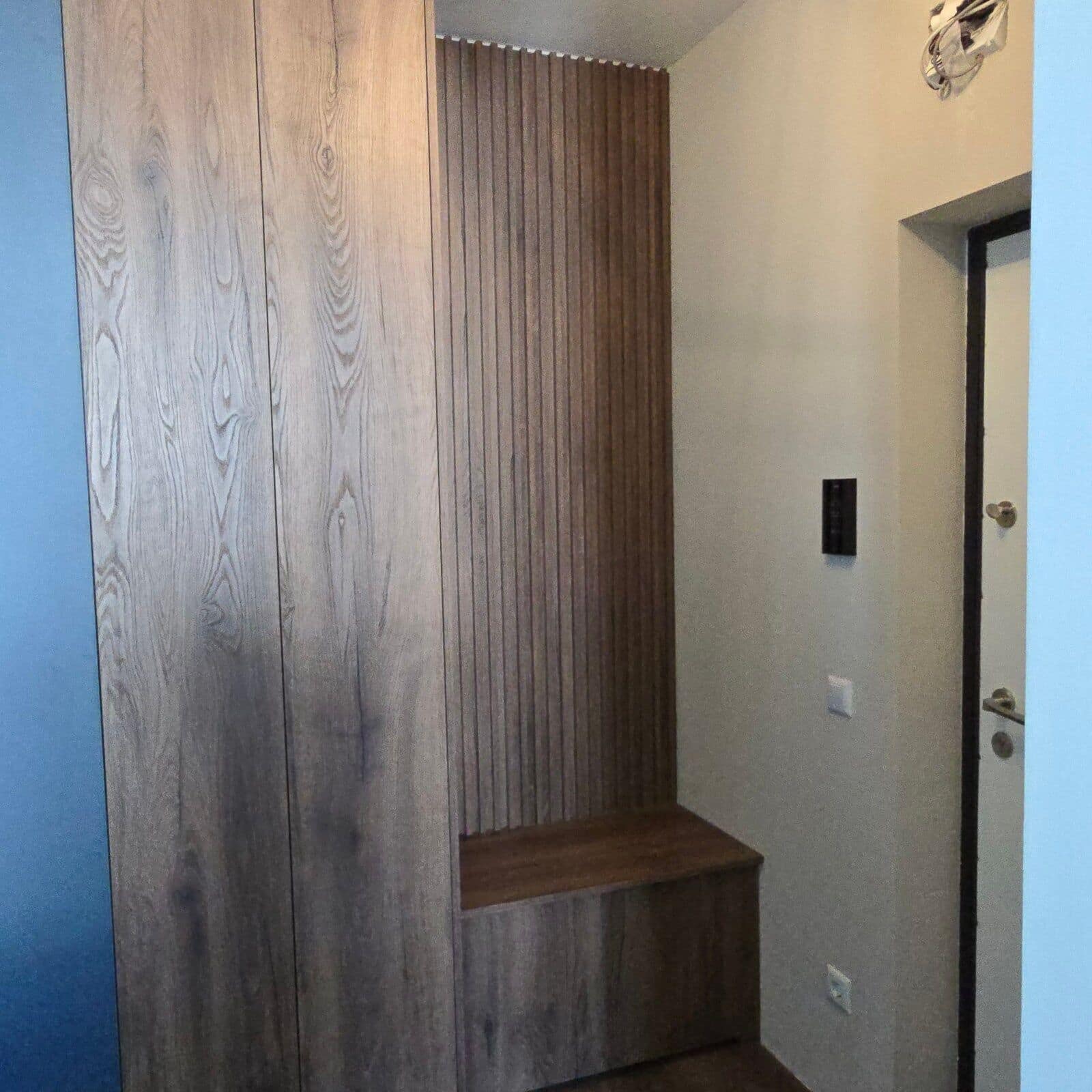 Hol cu riflaje — Apartament în Nependorf