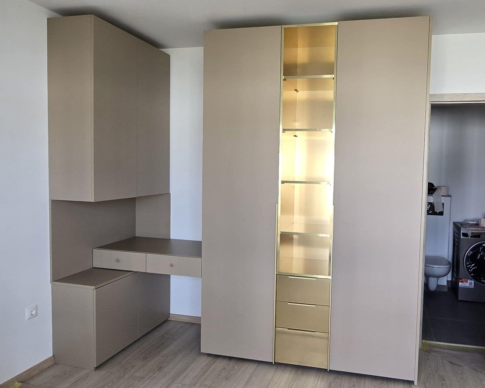 Apartament cu accente aurii