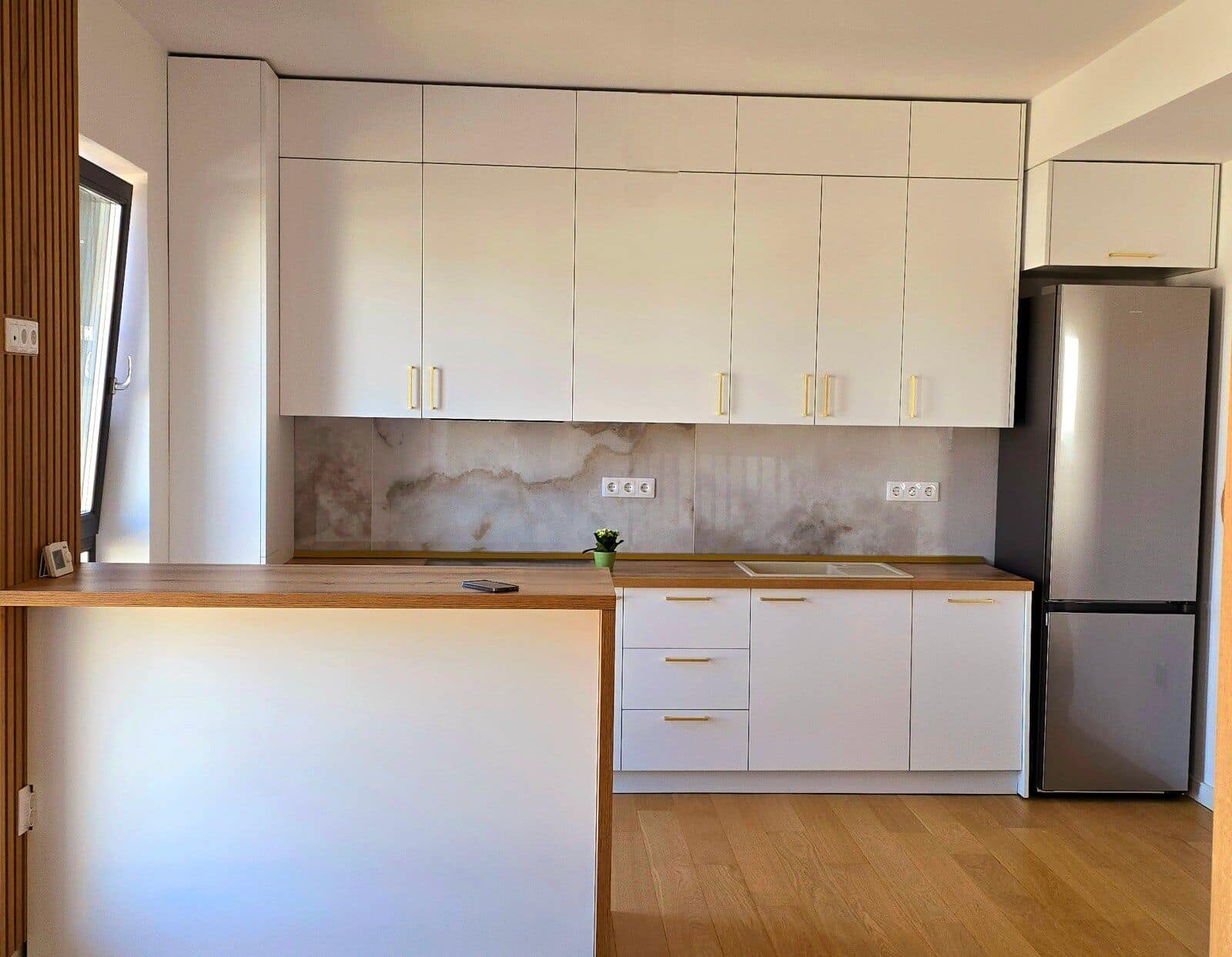 Bucătărie și insulă — Apartament „cozy” în Șelimbăr